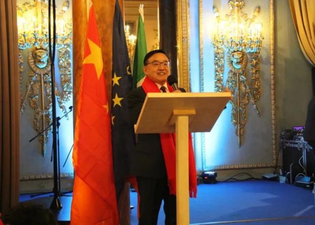 欧青协林黎成参加驻意大利大使贾桂德出席的“中意共庆兔年新春晚宴”