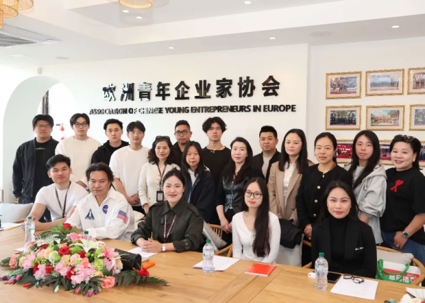 意大利普拉托华商周末集中“充电” 学习短视频与直播技能